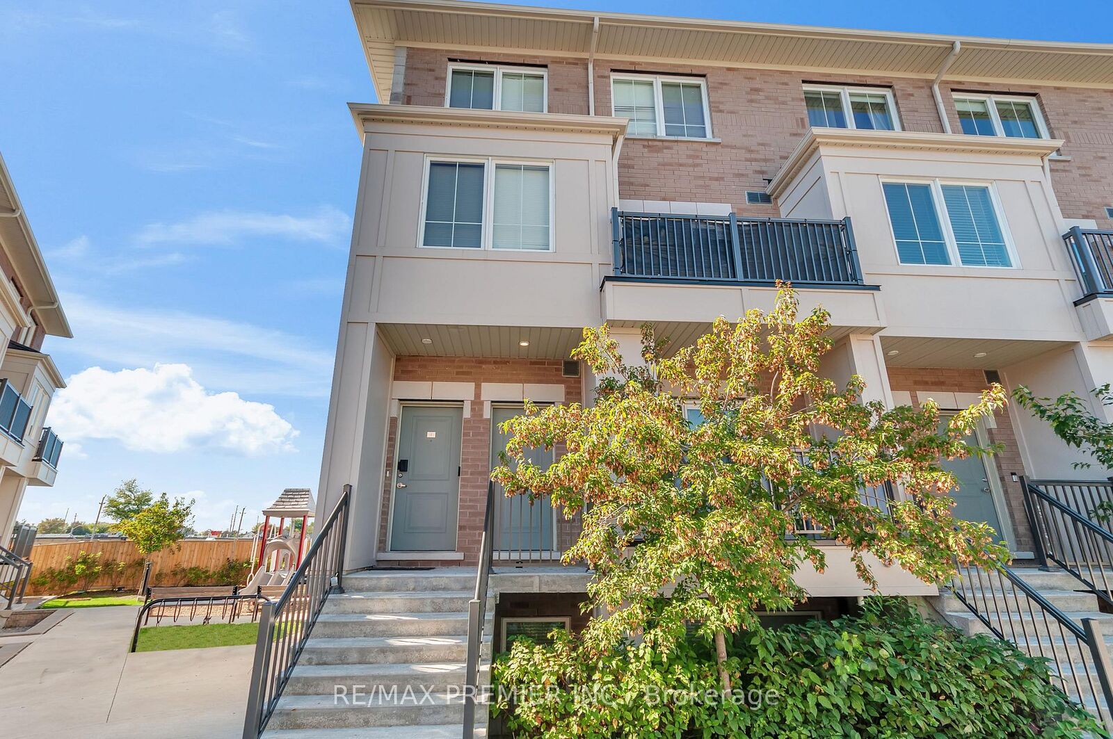 Property Photo:  480 Beresford Path 2  ON L1H 5S7 