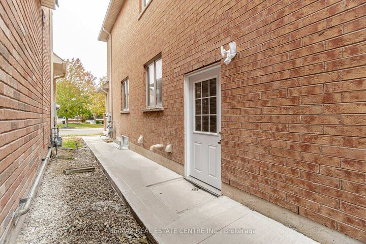 Property Photo:  268 Giddings Crescent Basement  ON L9T 7A9 
