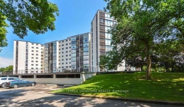 Property Photo:  19 Woodlawn Road E 607  ON N1H 7B1 