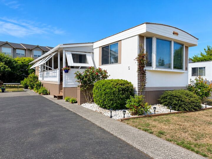 Property Photo:  2625 Mansfield Dr #6  BC V9N 2M2 