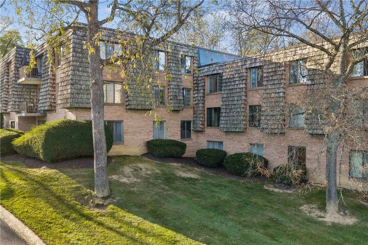 Property Photo: 1113 Forest Green Dr PA 15108
