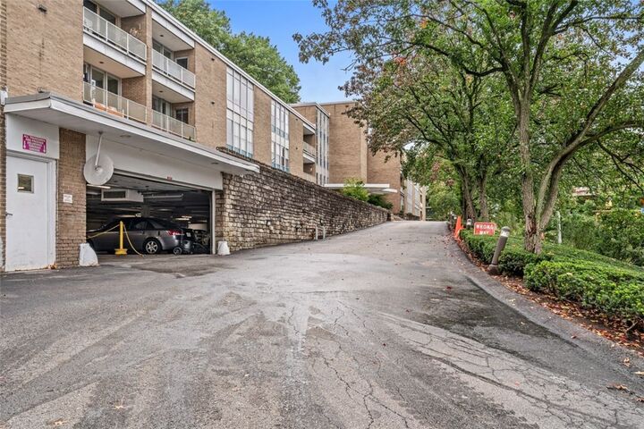 Property Photo:  5100 Fifth Avenue 402  PA 15232 