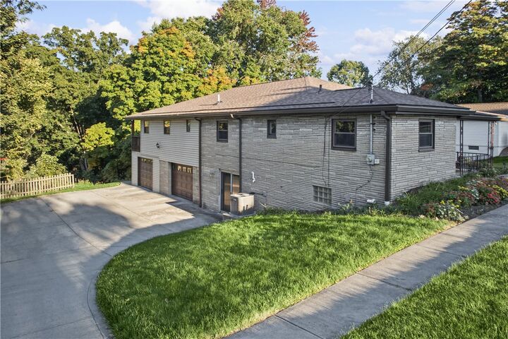Property Photo:  28 Richard Street  PA 15108 