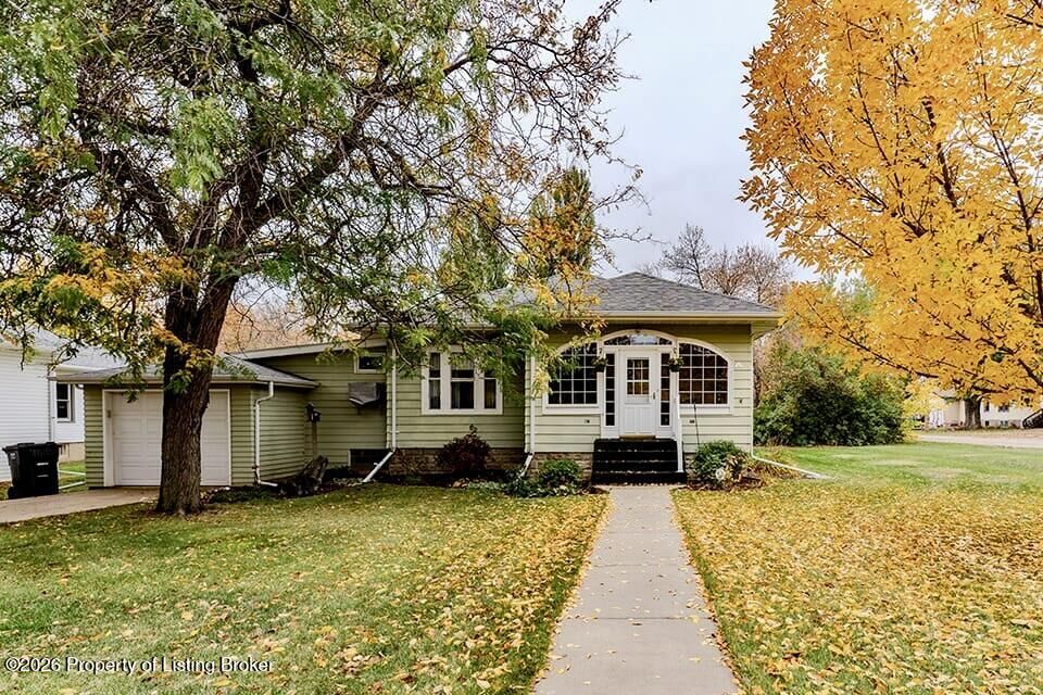Property Photo:  211 Ertel Avenue  ND 58656 