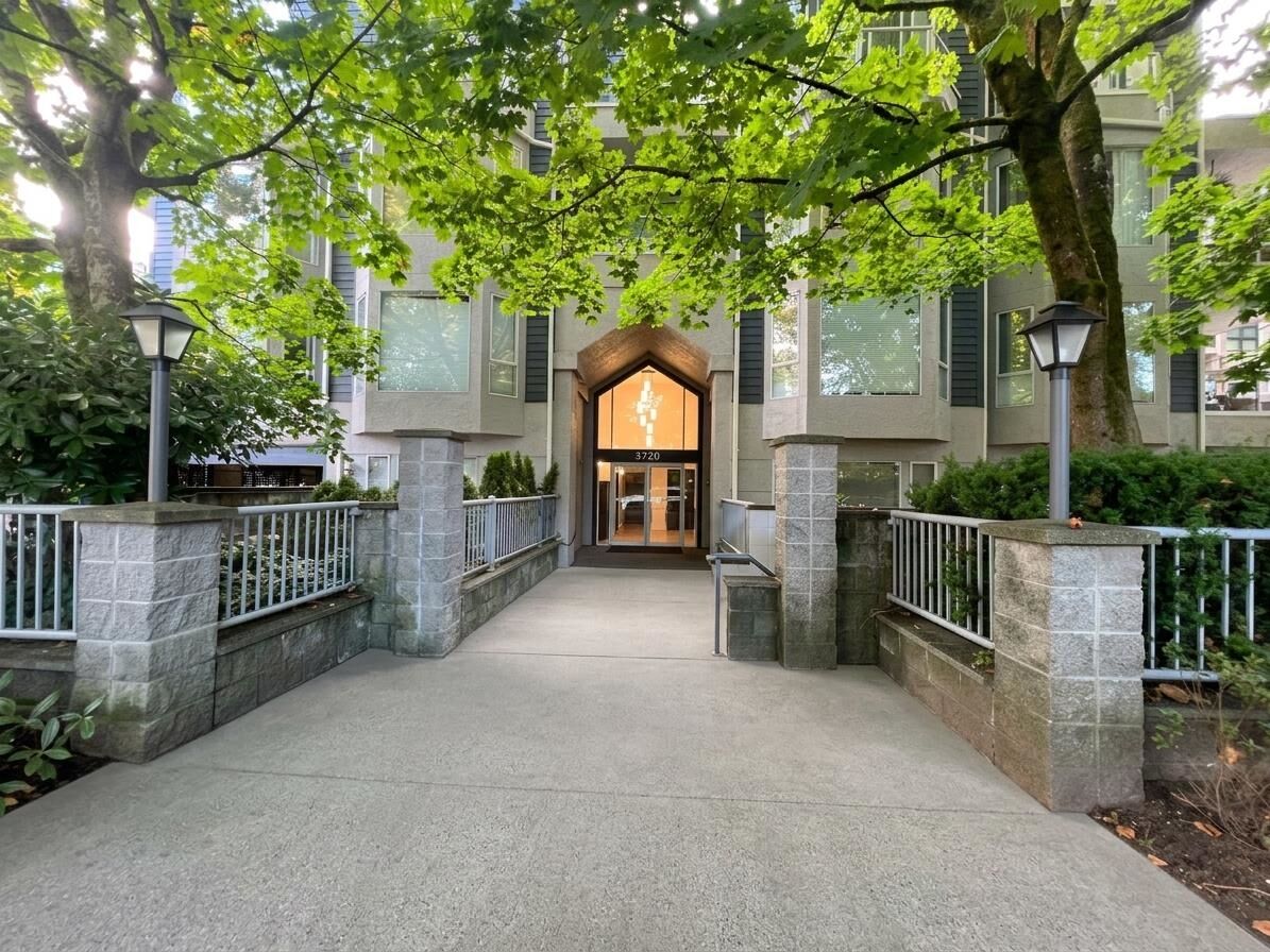 Property Photo:  3720 W 8th Avenue 203  BC V6R 1Z3 