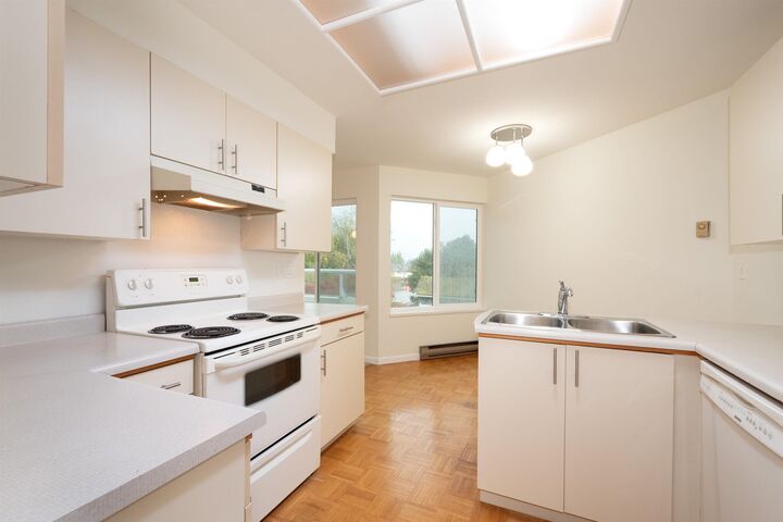 Property Photo:  7600 Francis Road 203  BC V6Y 1A2 