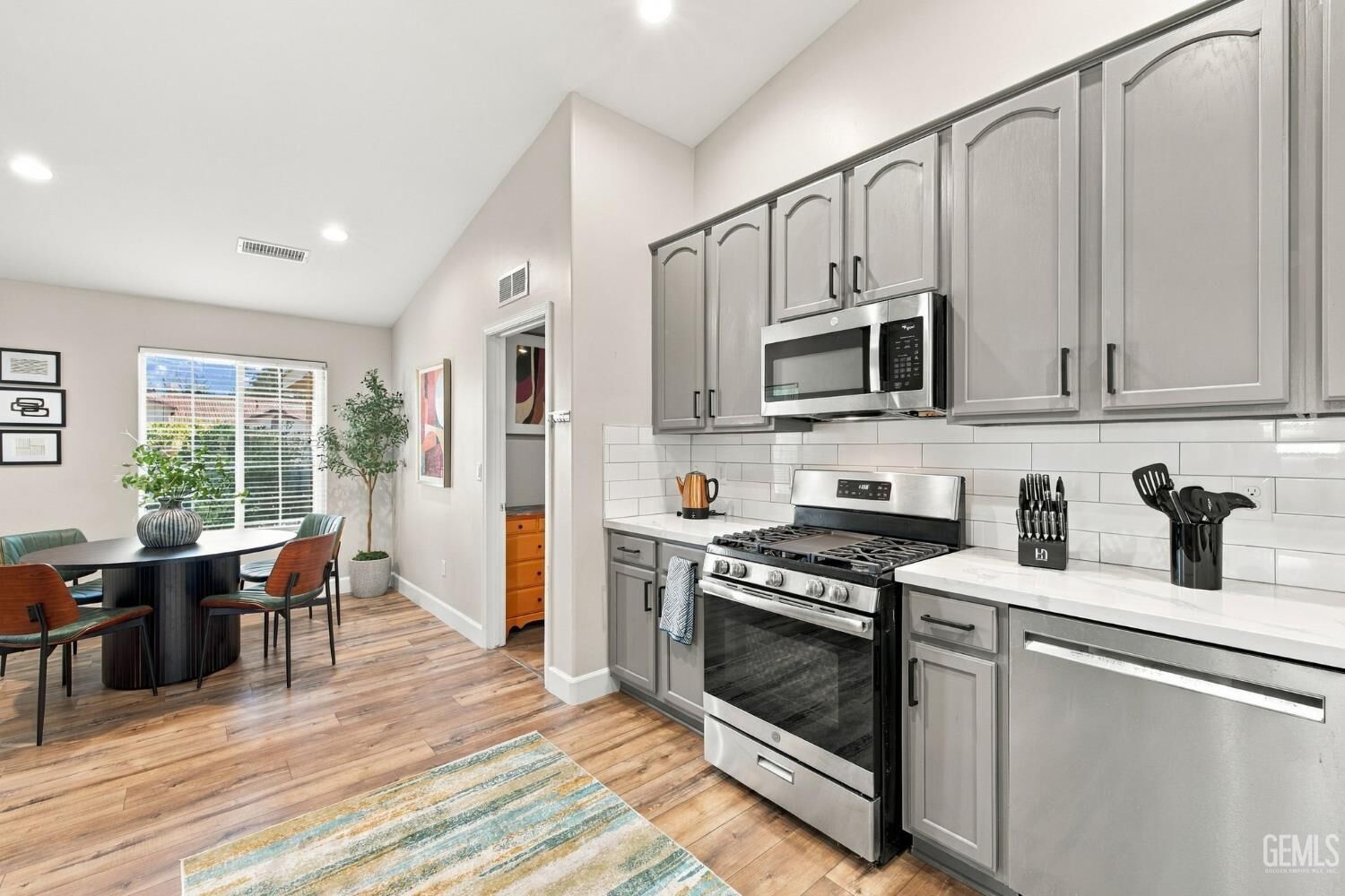 Property Photo: 1005 Oshkosh Court CA 93312