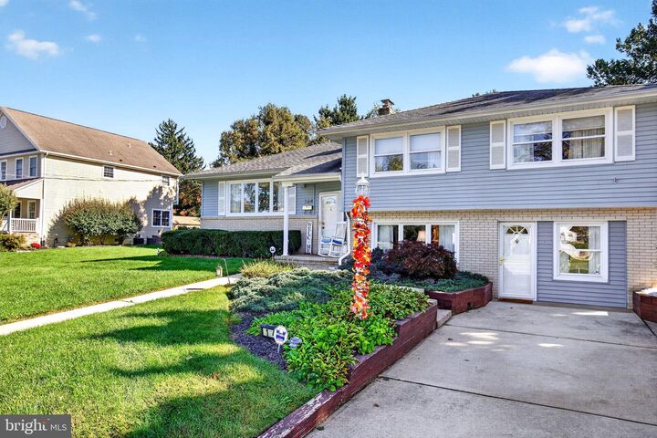 Property Photo:  164 Paxson Avenue  NJ 08690 