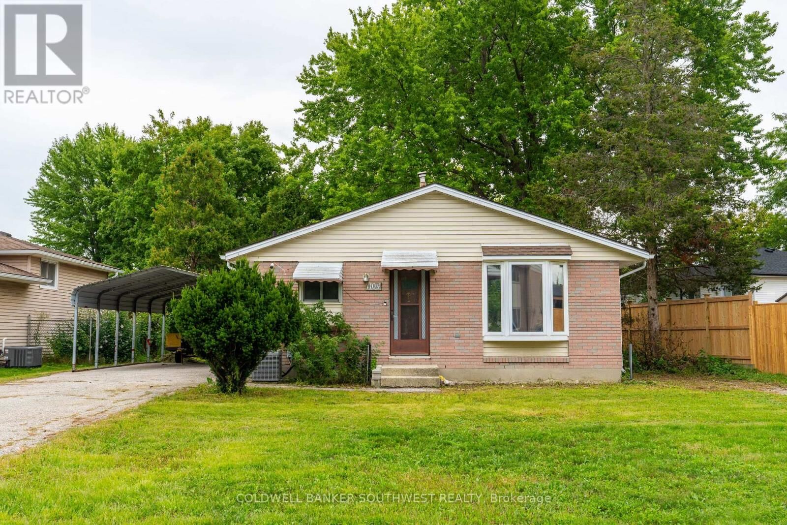 Property Photo: 1104 Overlea Crescent ON N7S 4E7