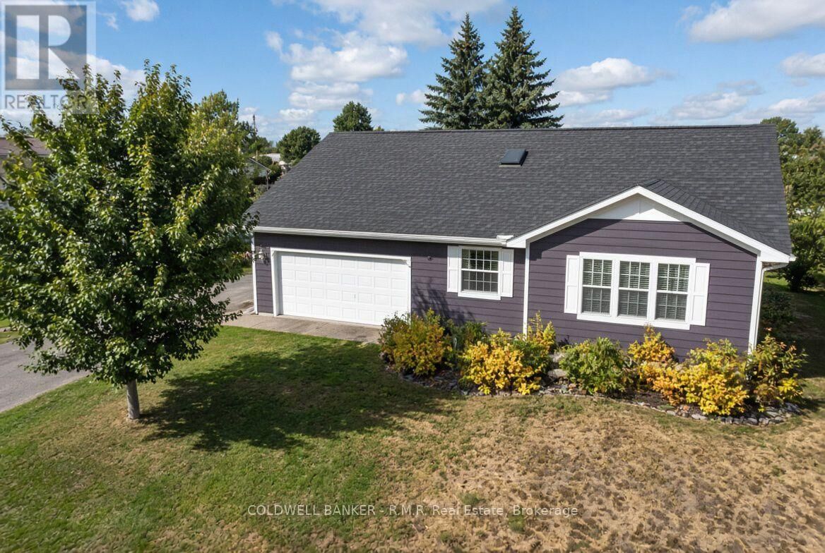 Property Photo:  34 Helen Crescent  ON K0M 2C0 