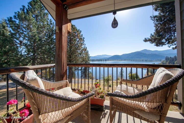 Property Photo:  1611 E Round Lake Rd  ID 83861 