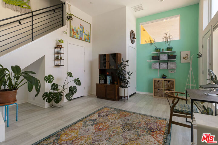 Property Photo:  3030 1/2 N Coolidge Ave  CA 90039 
