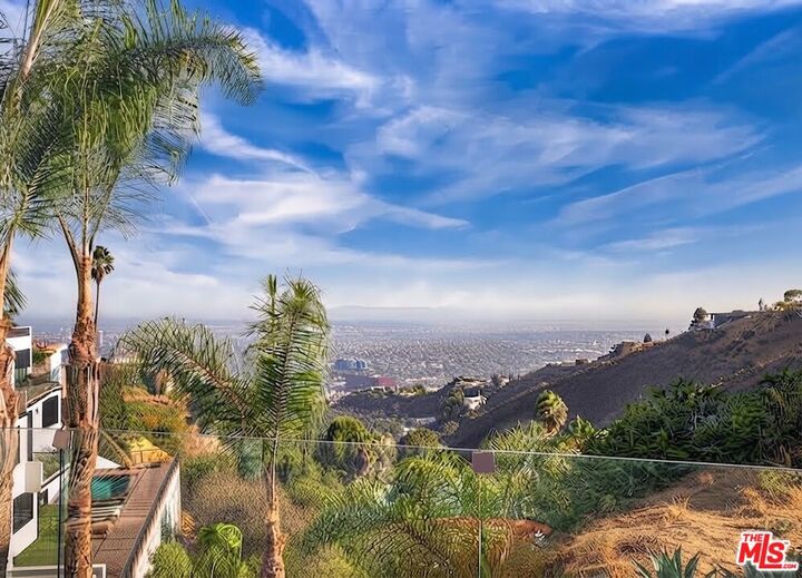 Property Photo:  2137 Sunset Plaza Dr.  CA 90069 