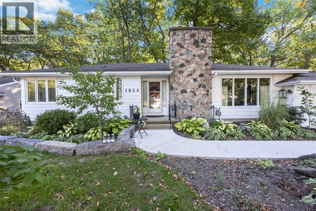 Property Photo:  1854 Clarendon Drive  ON N7X 1G1 