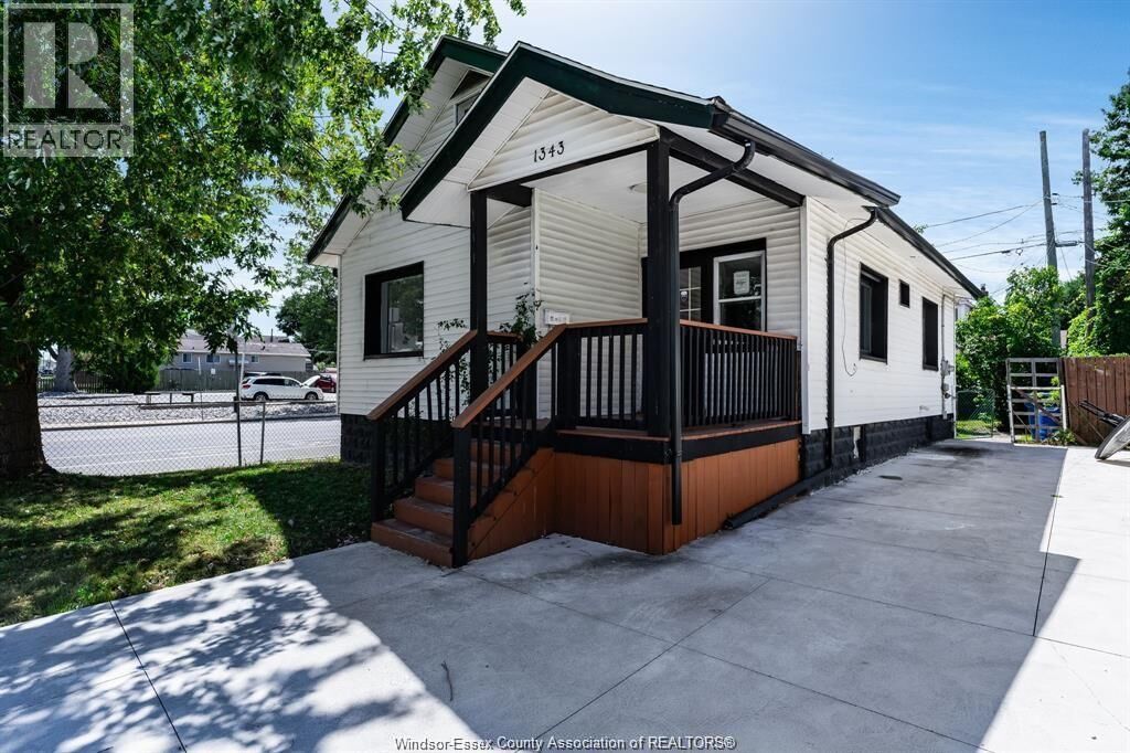 Property Photo:  1343 Lillian  ON N8X 4A4 