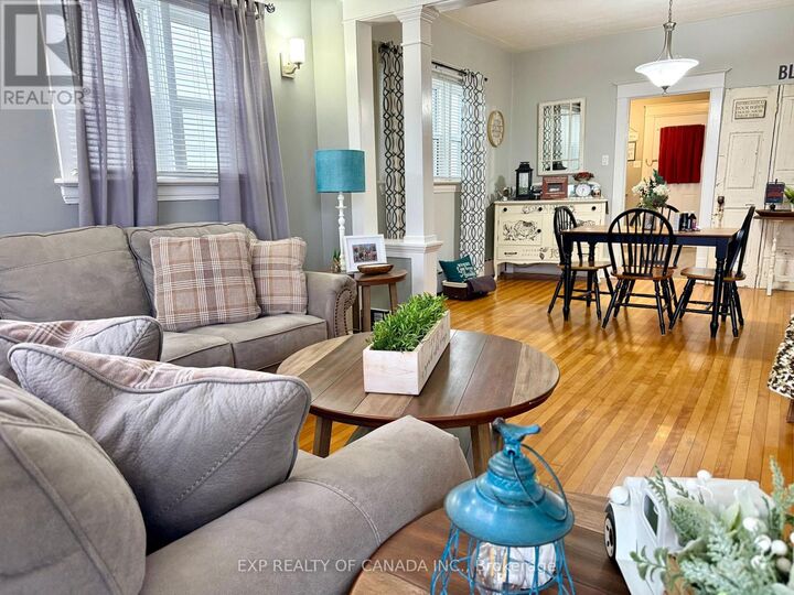 Property Photo:  238 Elm Street South  ON P4N 1X1 