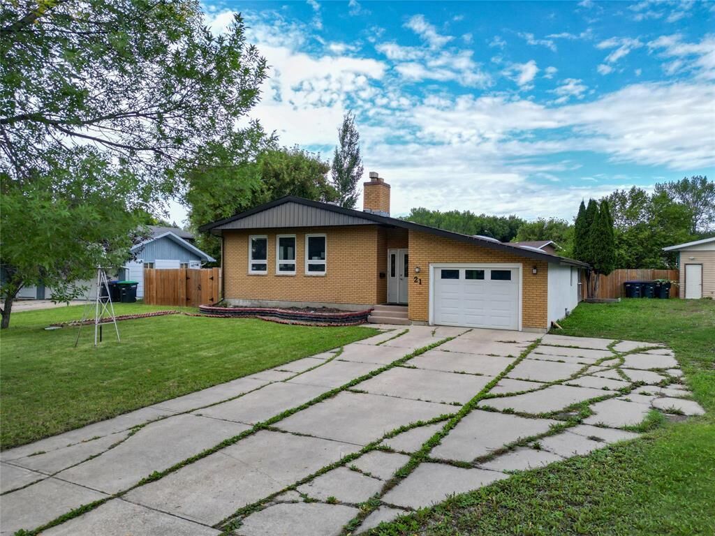 Property Photo:  21 Kasiurak Bay  MB R7A 6H8 