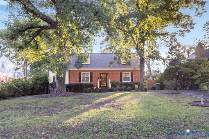 Property Photo: 5211 W Grace Street VA 23226