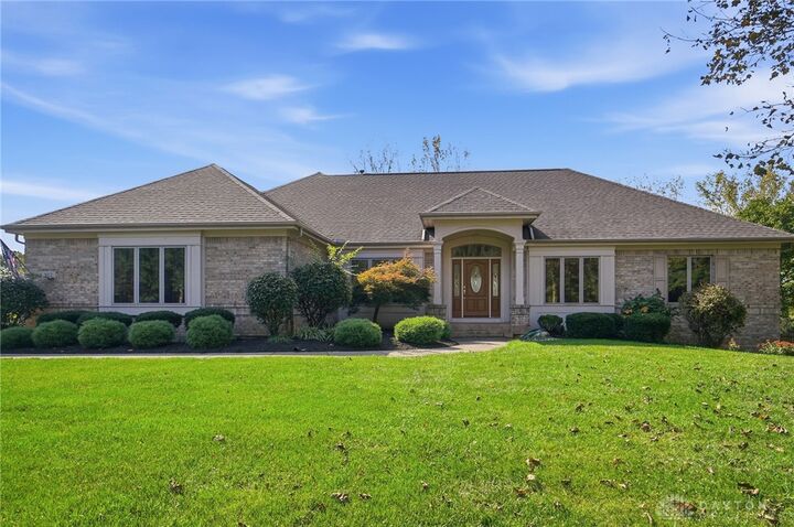 Property Photo:  812 Valley View Point  OH 45066 