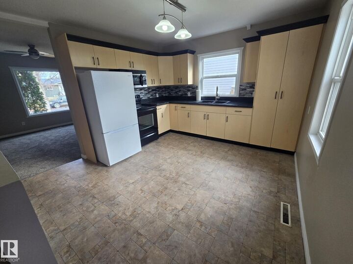 Property Photo:  5422 51 Avenue  AB T9N 1Z8 
