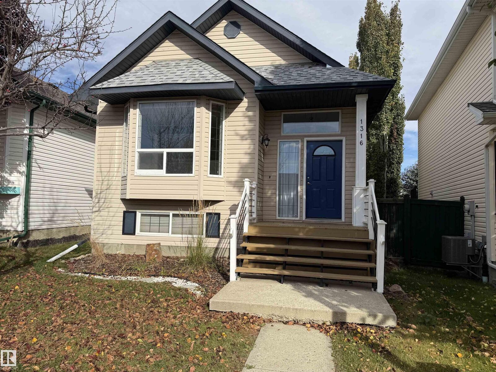 Property Photo:  1316 Grant Way NW  AB T5T 6M8 