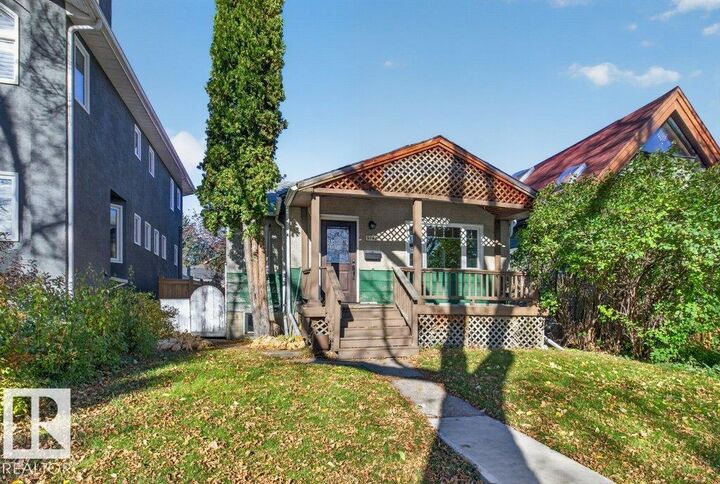 Property Photo:  9742 88 Avenue NW  AB T6E 2P9 