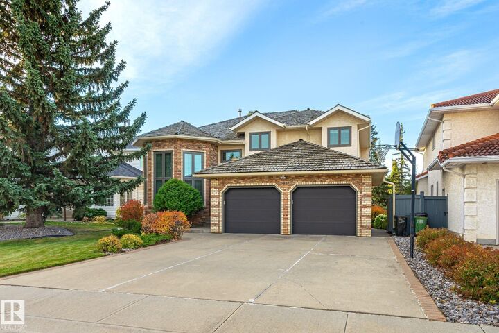 Property Photo:  910 Wallbridge Place NW  AB T6M 2L7 