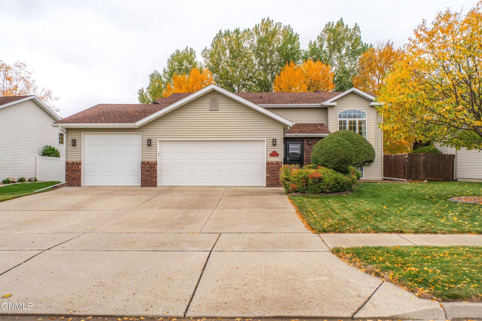 Property Photo:  855 San Angelo Drive  ND 58504 