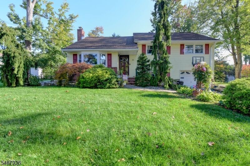 Property Photo:  10 Lynn Dr  NJ 07081 