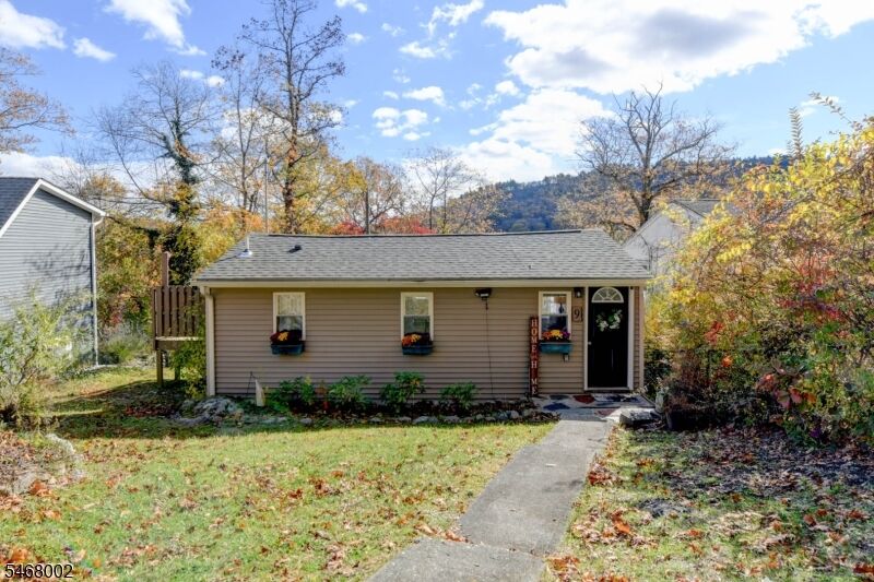 Property Photo:  9 Woods Rd  NJ 07826 