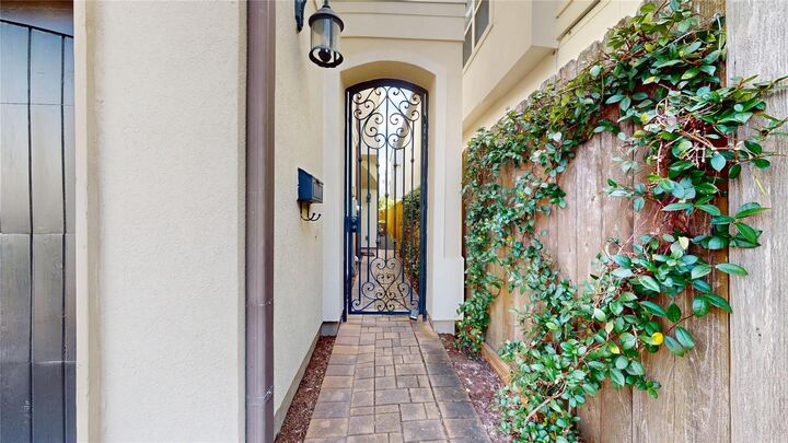 Property Photo:  2419 Driscoll Street  TX 77019 