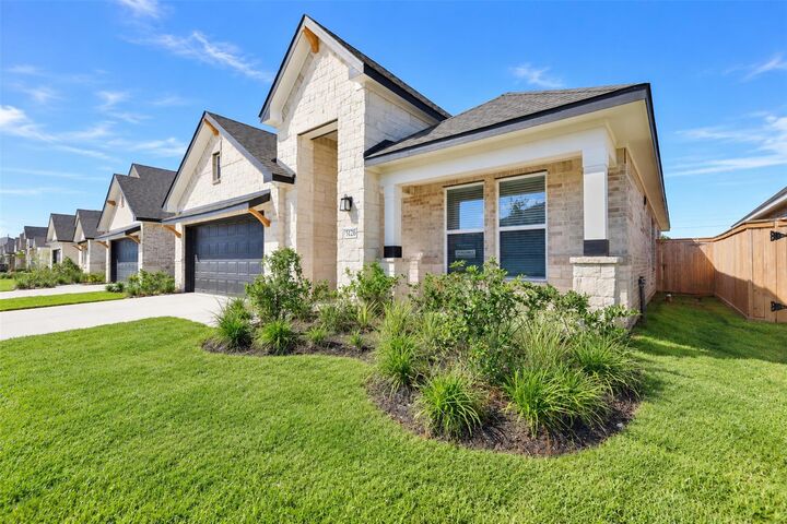 Property Photo: 3126 Emerald Hills Drive TX 77515