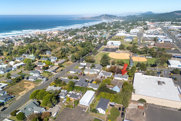 Property Photo:  208 NW 7th Street  OR 97365 