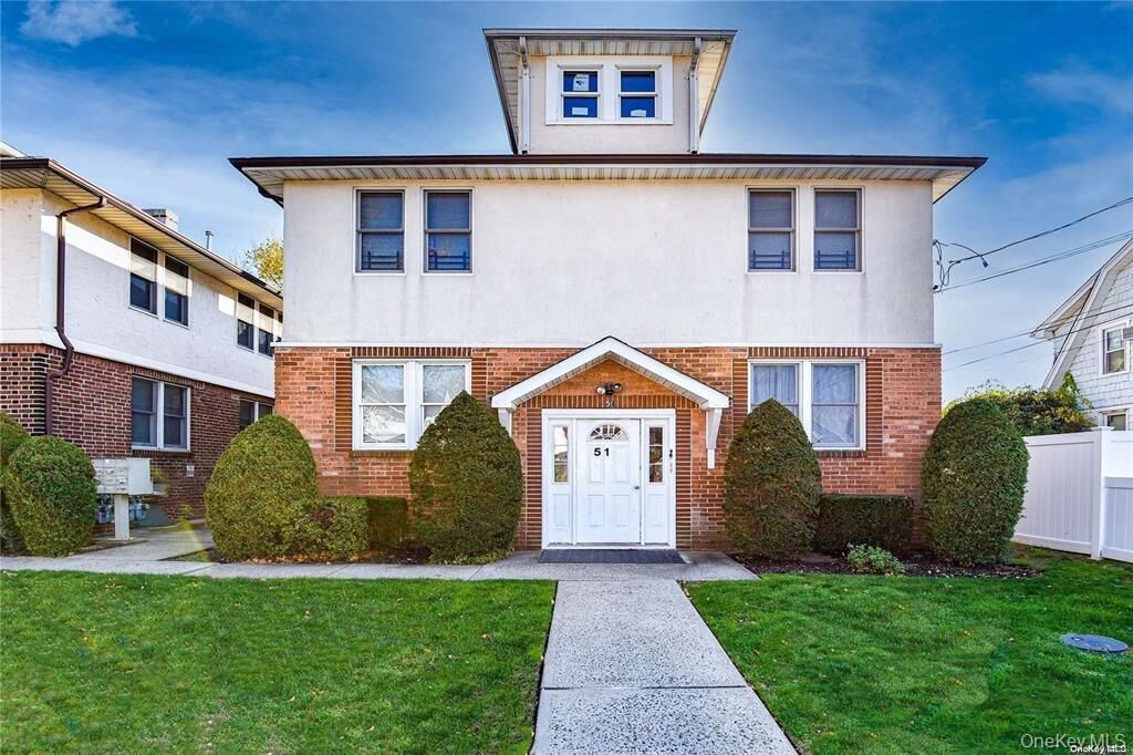 Property Photo:  51 Thorman Avenue 2R  NY 11801 