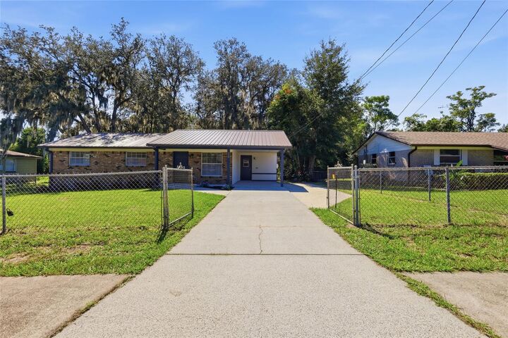Property Photo:  330 Brooklyn Avenue  FL 32763 