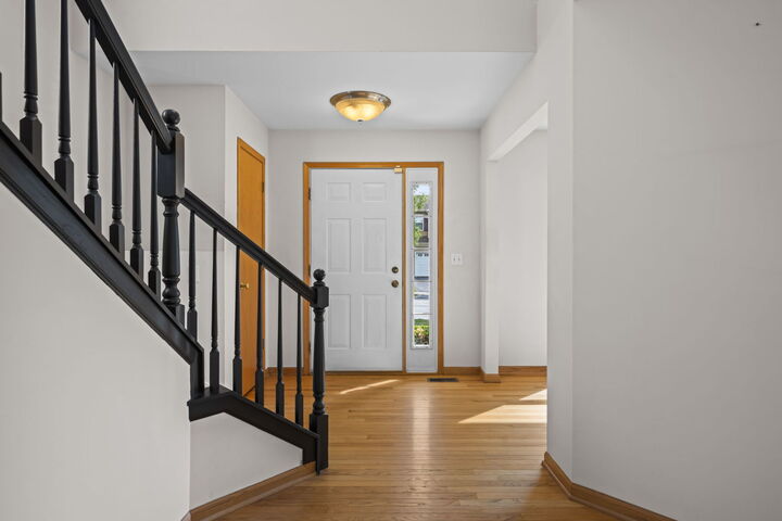 Property Photo:  2072 Norwich Drive  IL 60103 