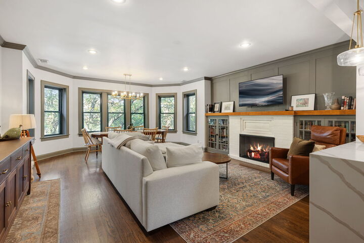 Property Photo: 5055 N Winchester Avenue 3 IL 60640