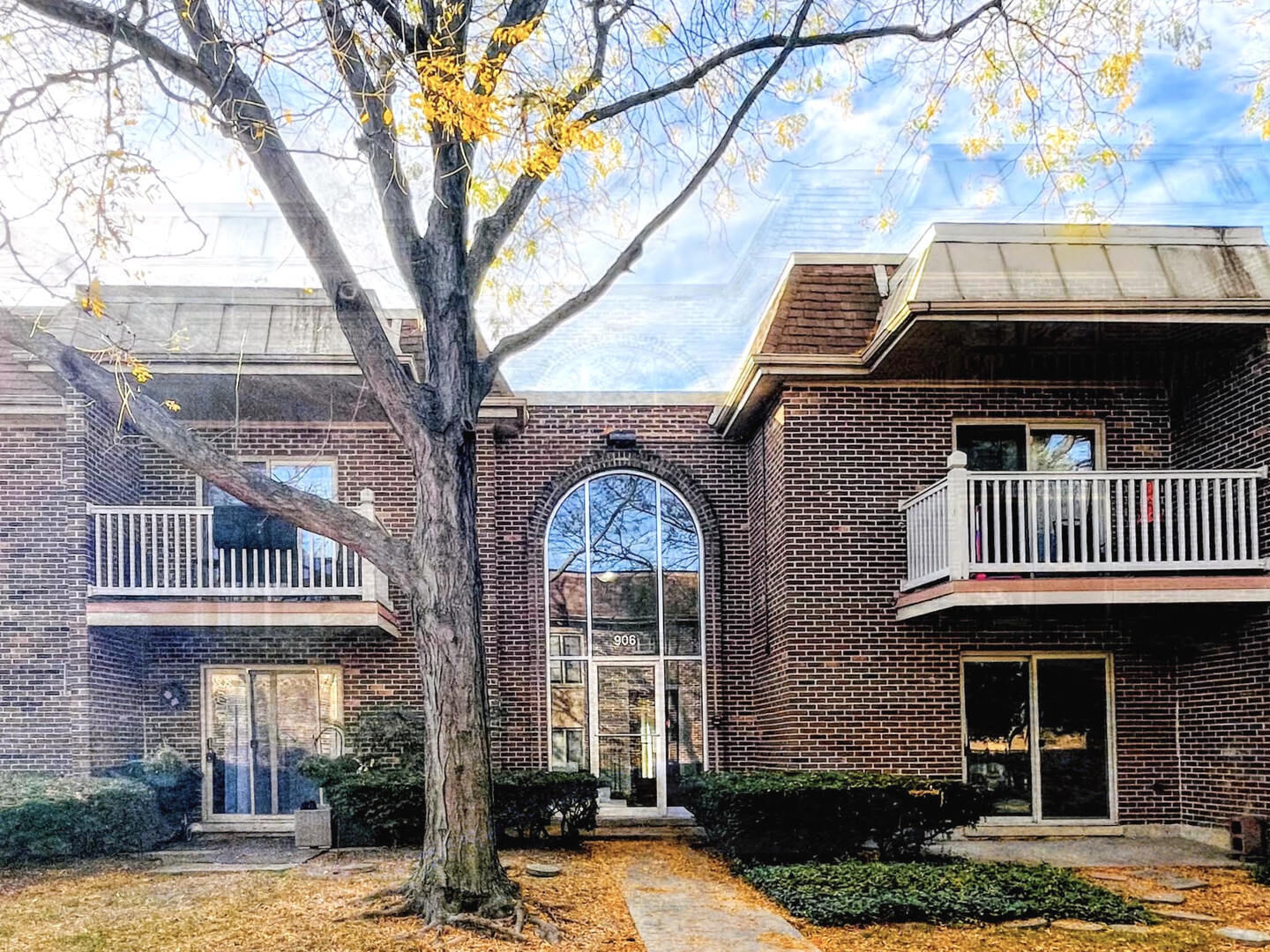 Property Photo:  906 W Alleghany Drive 2B  IL 60004 