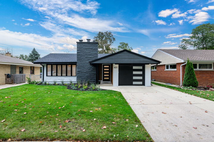 Property Photo:  621 N Hamlin Avenue  IL 60068 