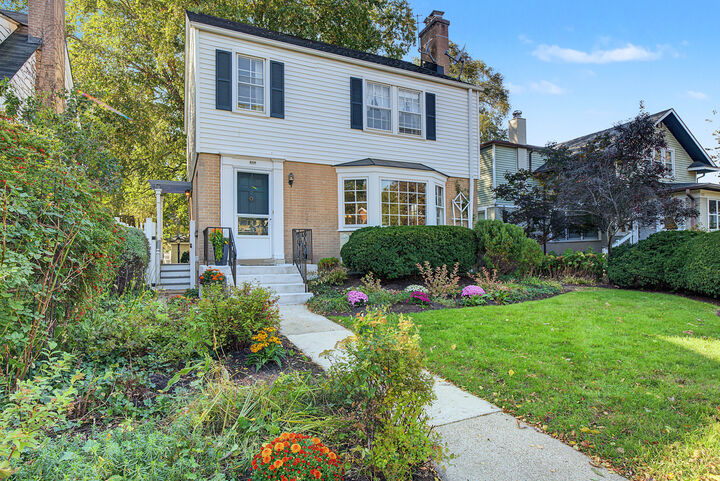 Property Photo:  650 Asbury Avenue  IL 60202 