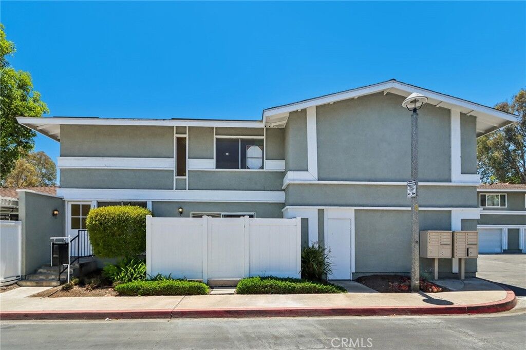 Property Photo:  22965 Via Cereza  CA 92691 
