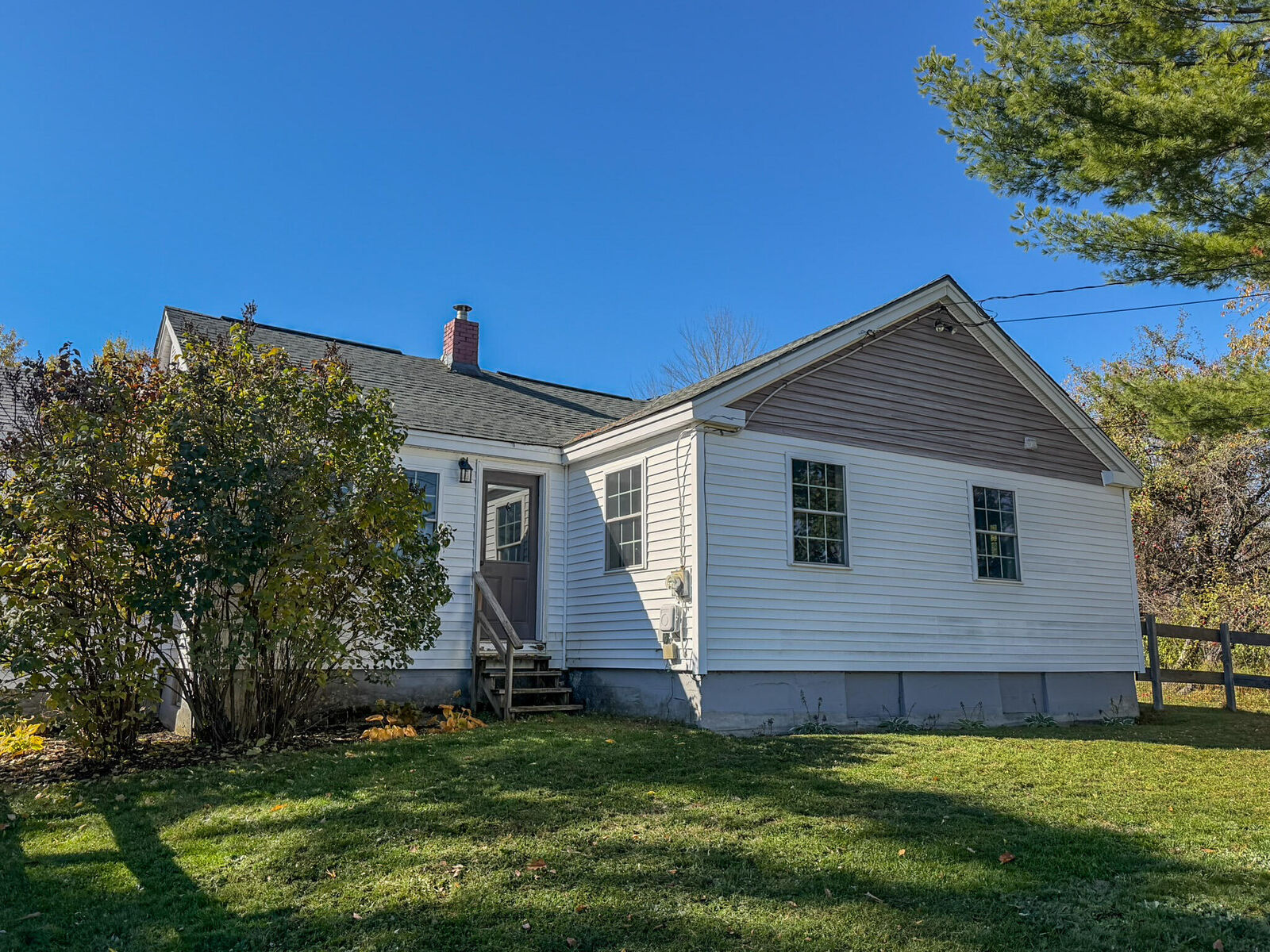 Property Photo:  2966 Broadway  ME 04401 