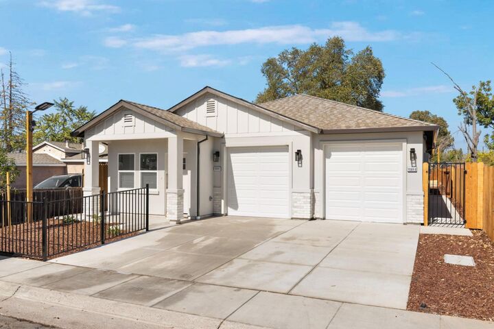 Property Photo:  1025 Las Palmas Avenue  CA 95815 