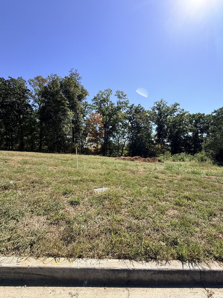 Property Photo:  818 Shady Bluff Trl  TN 37043 