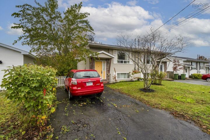Property Photo:  28 Kindling Crescent  NS B4E 2T9 