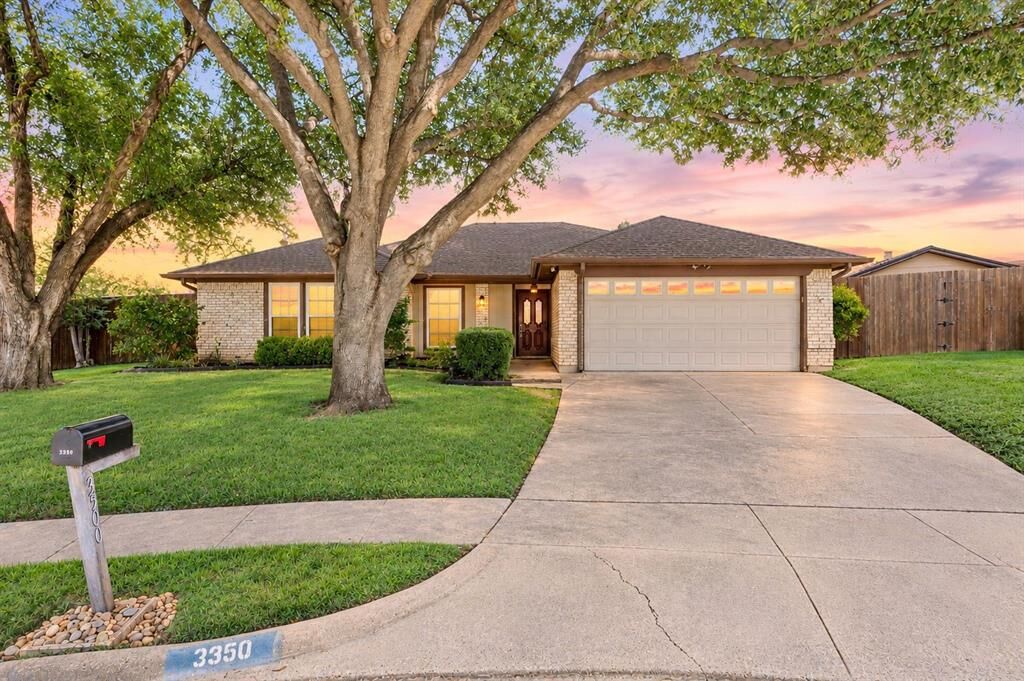 Property Photo: 3500 Primrose Lane TX 76021