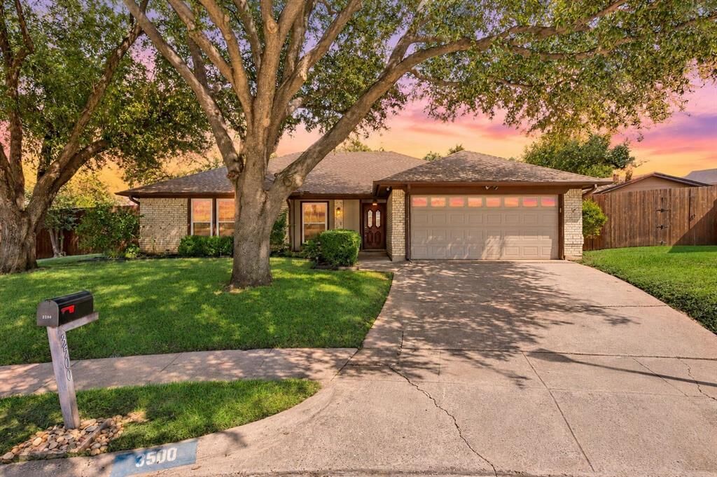 Property Photo:  3500 Primrose Lane  TX 76021 