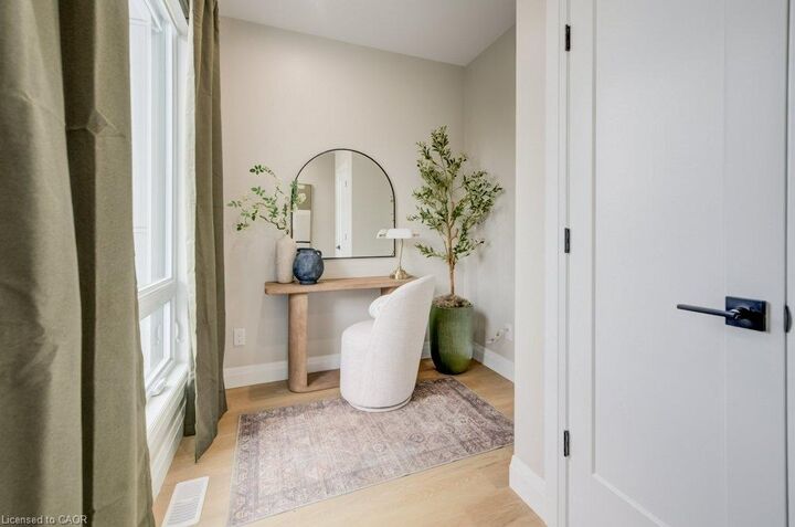 Property Photo:  210 Heritage Drive 1 - Glen  ON N2B 0B5 