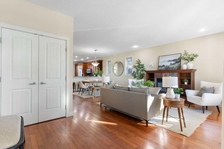 Property Photo:  126 30 Avenue NE  AB T2E 2C8 