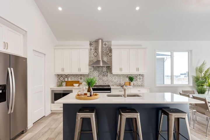 Property Photo:  406 Montrose Green SE  AB T1V 0K8 